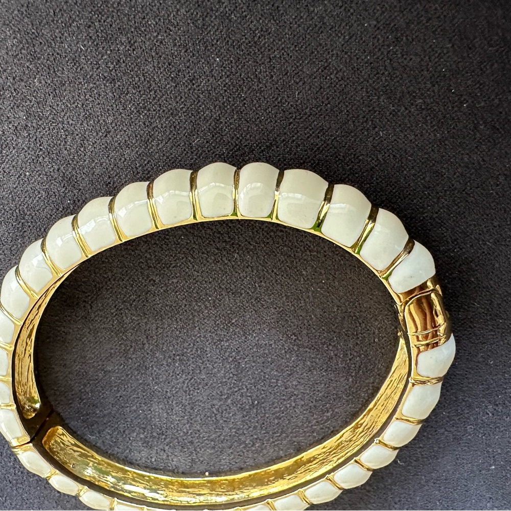 Kenneth Jay Lane Bangle Bracelet - Picture 5 of 6